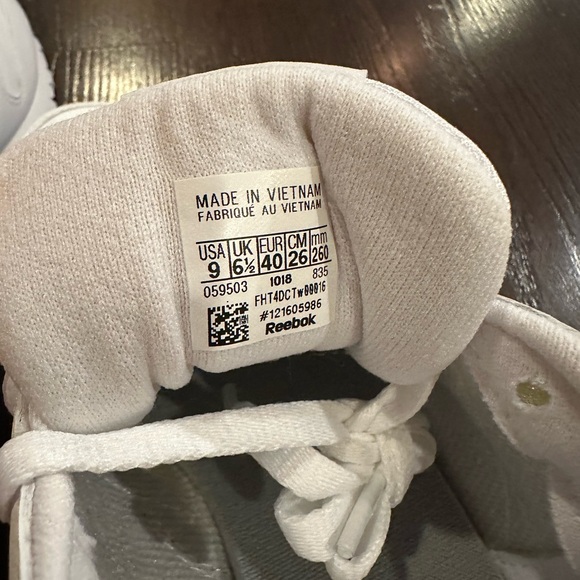 Reebok Classic Leather Shoe - Picture 5 of 6